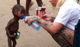 Hình ảnh 'phù thủy nhỏ' 2 tuổi bị bỏ đói xôn xao mạng xã hội